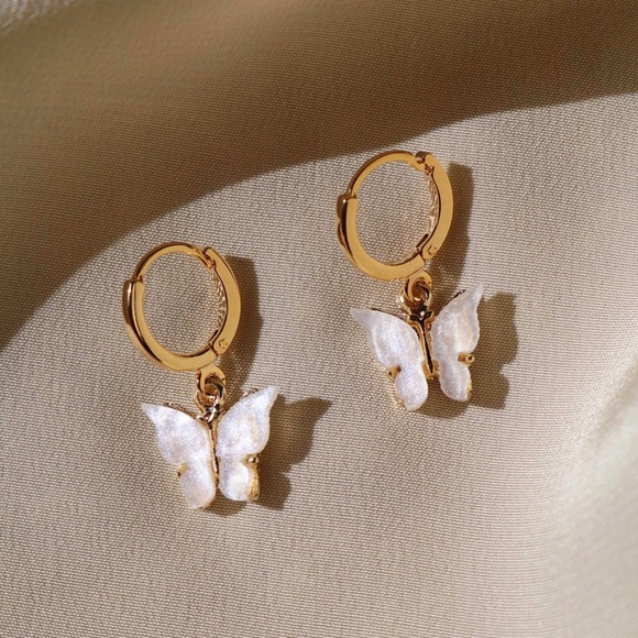 PinkBaeBoutique Jewelry - 3/$30 💛 White Acrylic Butterfly Earrings